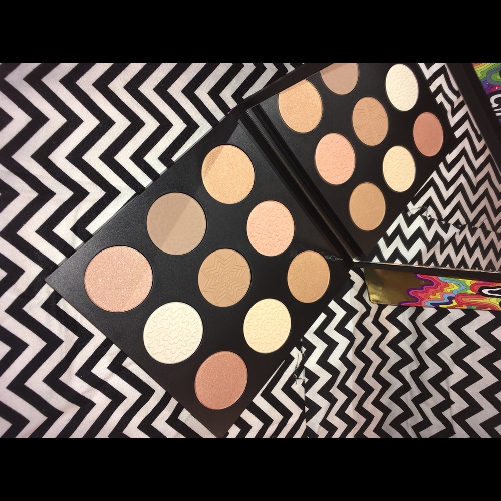 SOLD: Holidaze Contour Palette Limited Edition - Picture 3 of 7